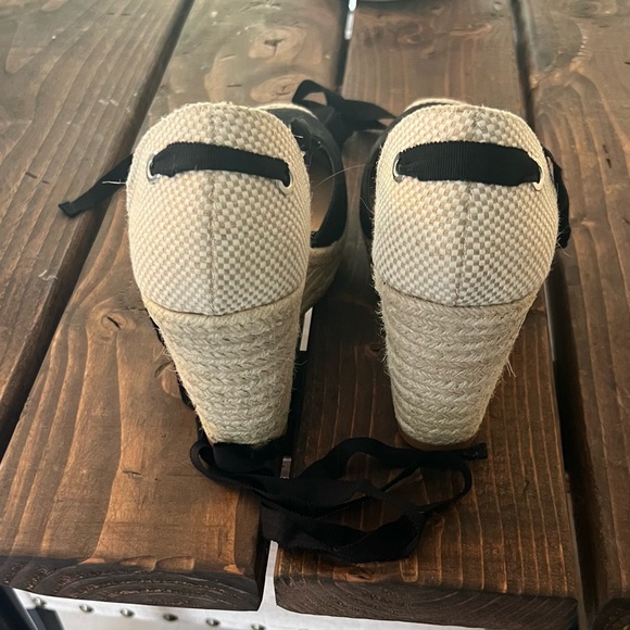 Tie up wedge - Picture 2 of 3